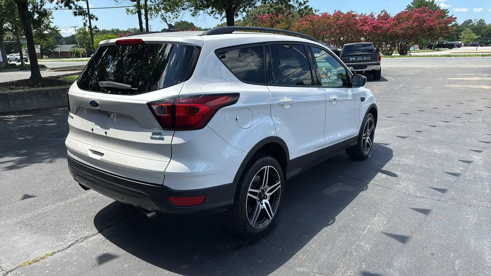 Used 2019 Ford Escape SEL AWD/4WD image 6