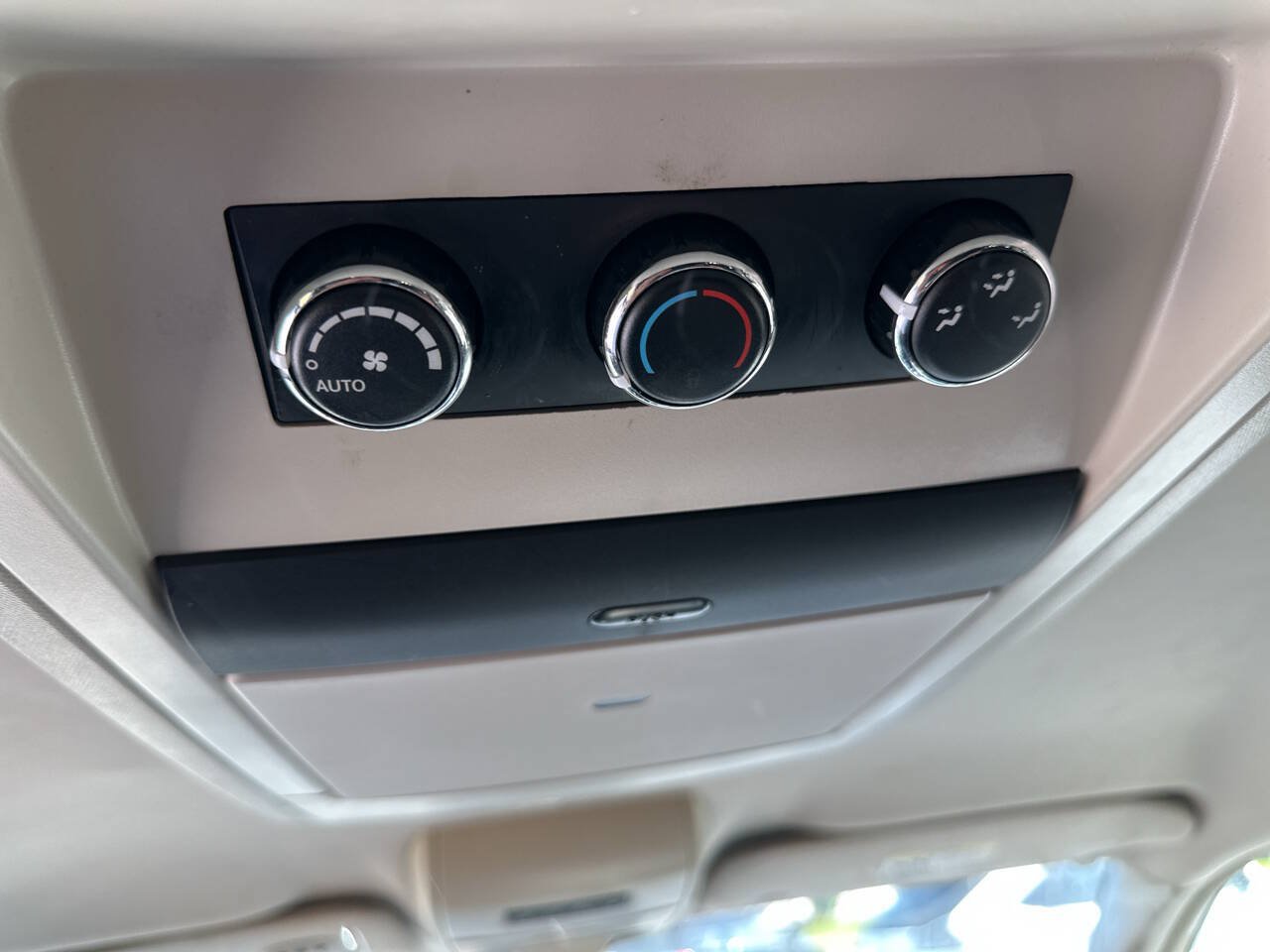 Used 2015 Chrysler Town & Country Touring FWD image 14