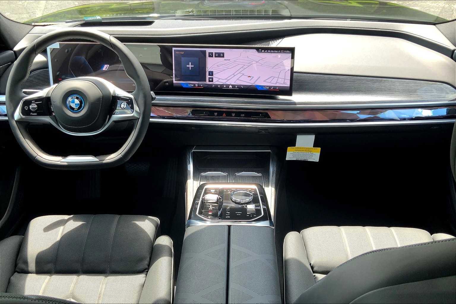 Certified 2025 BMW i7 eDrive50 w/ Premium Package image 5