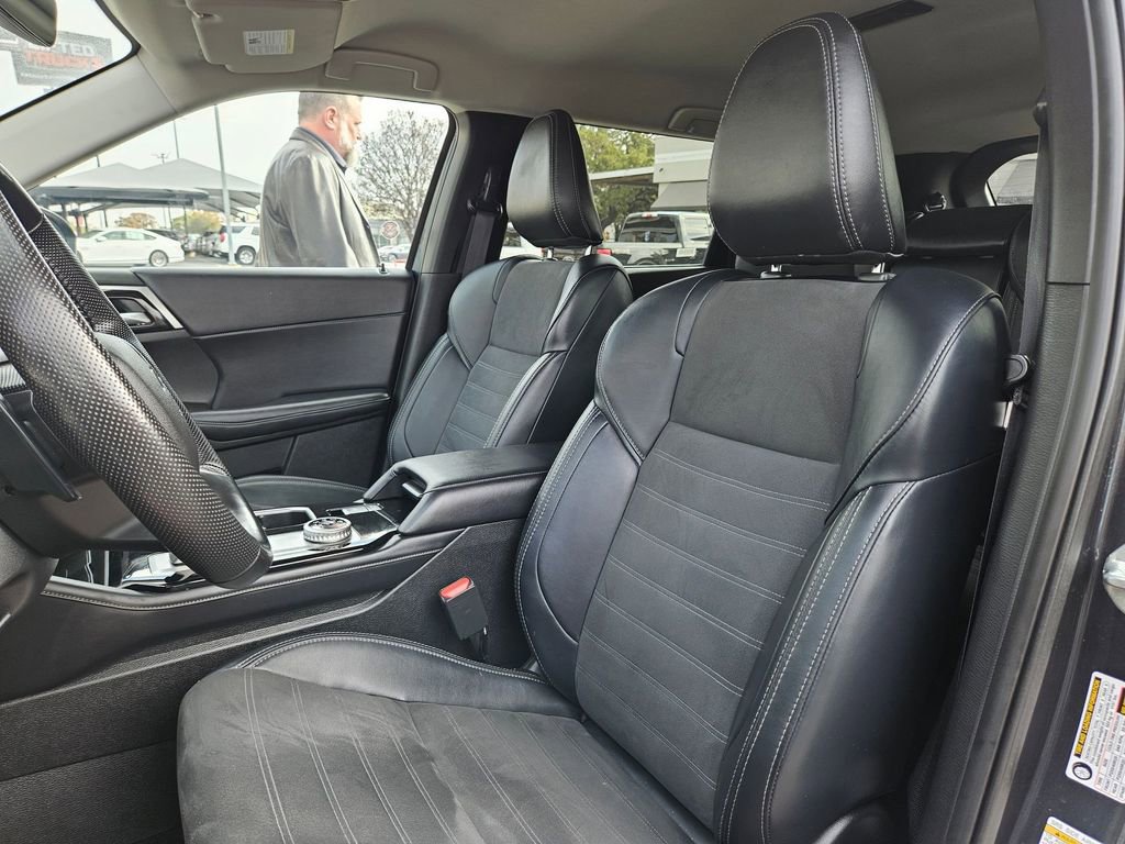 Used 2025 Mitsubishi Outlander SE image 15