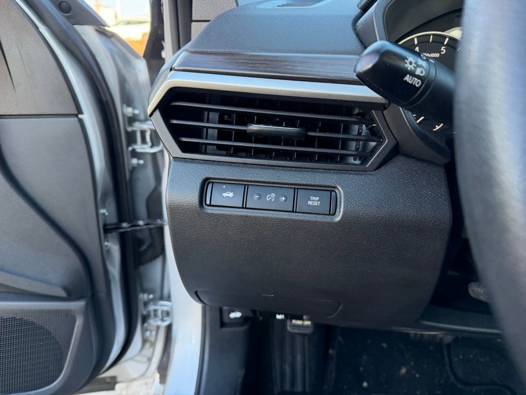 Used 2024 Nissan Altima 2.5 SV image 14