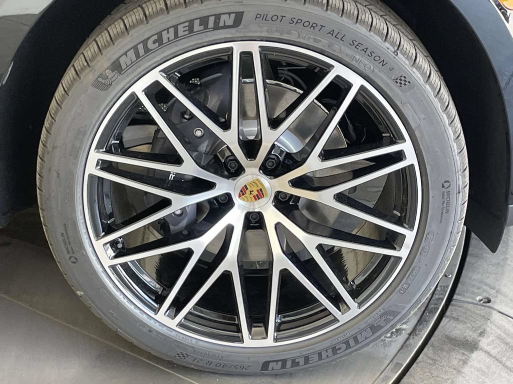 New 2026 Porsche Macan AWD/4WD image 14