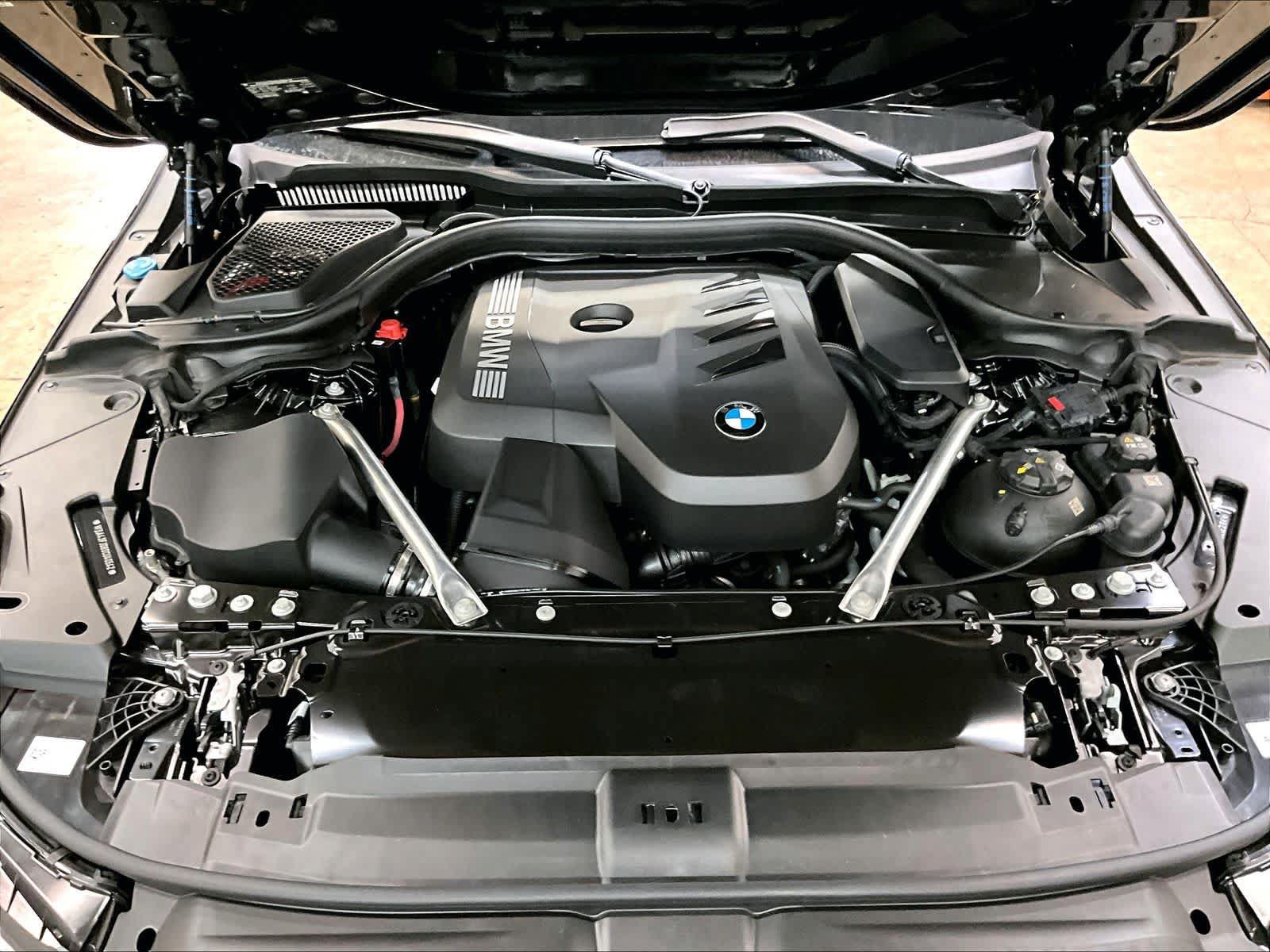 Used 2025 BMW 530i w/ Premium Package RWD image 13