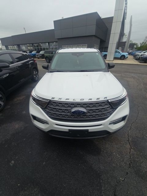 Used 2021 Ford Explorer XLT w/ Equipment Group 202A image 13