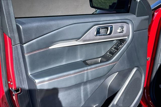 Used 2025 Ford Explorer ST-Line w/ Premium Package image 17