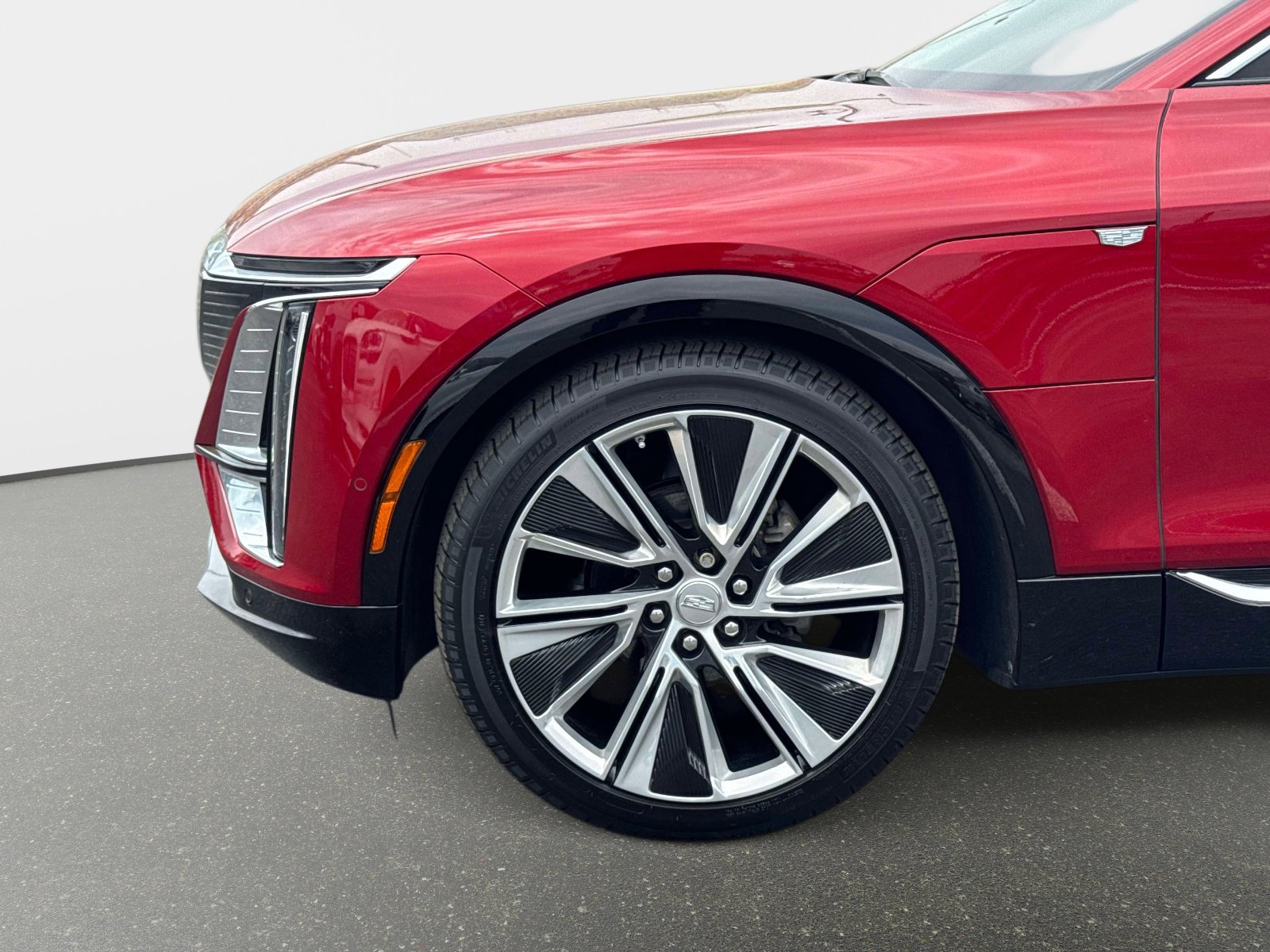 Certified 2025 Cadillac Lyriq Luxury w/ LPO, Floor Liner Package image 30