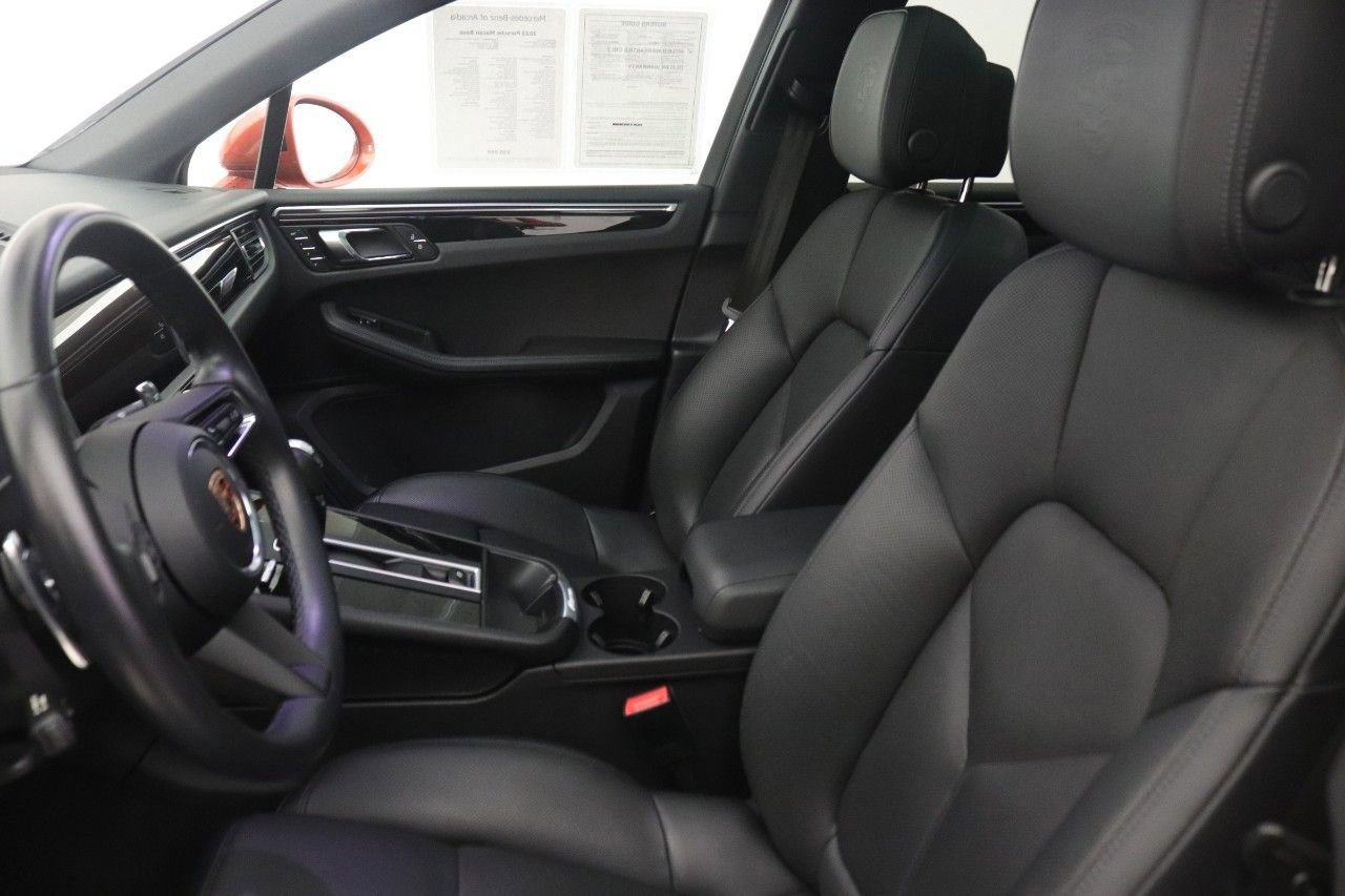 Used 2023 Porsche Macan Turbo image 32