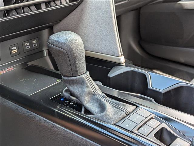 Used 2025 Toyota Camry LE w/ Convenience Package image 12