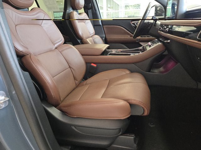 Used 2025 Lincoln Aviator Reserve w/ Equipment Group 201A AWD/4WD image 3