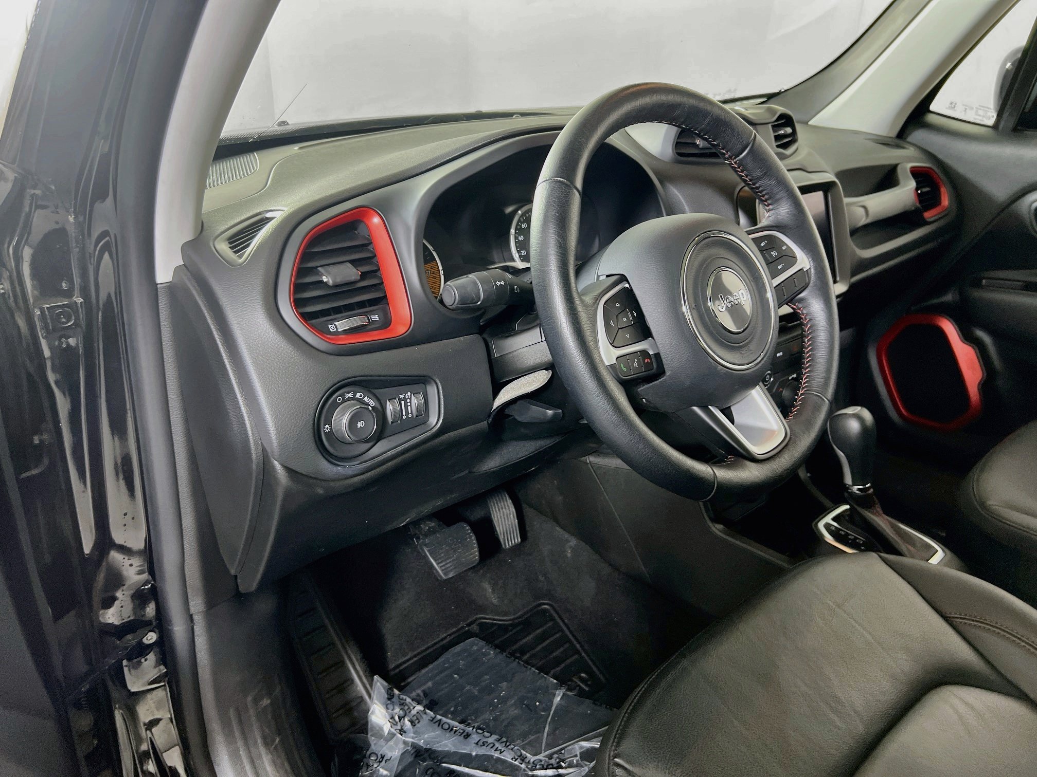 Used 2023 Jeep Renegade Trailhawk w/ Sun/Sound Group AWD/4WD image 9