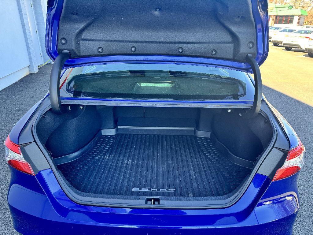 Used 2018 Toyota Camry LE w/ Convenience Package FWD image 10