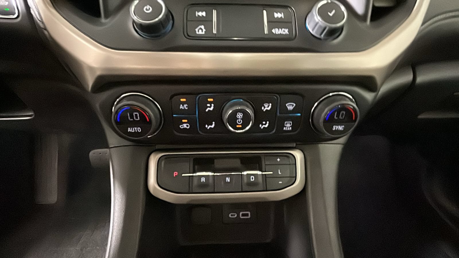 Used 2023 GMC Acadia Denali w/ Black Diamond Edition AWD/4WD image 27