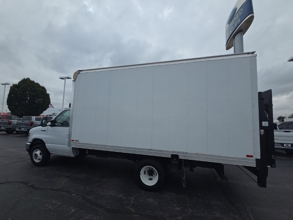 Certified 2024 Ford E-450 and Econoline 450 Super Duty w/ Power Windows & Locks Group RWD image 3