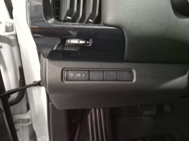 Certified 2025 Nissan Pathfinder S AWD/4WD image 12