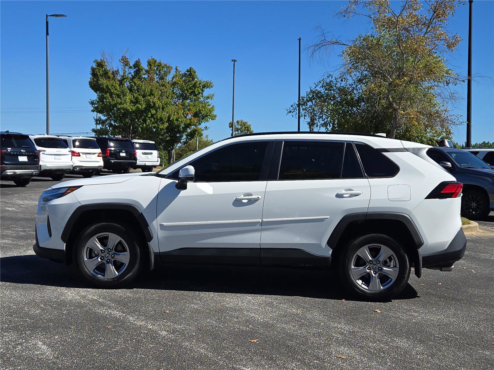 Used 2022 Toyota RAV4 XLE image 12