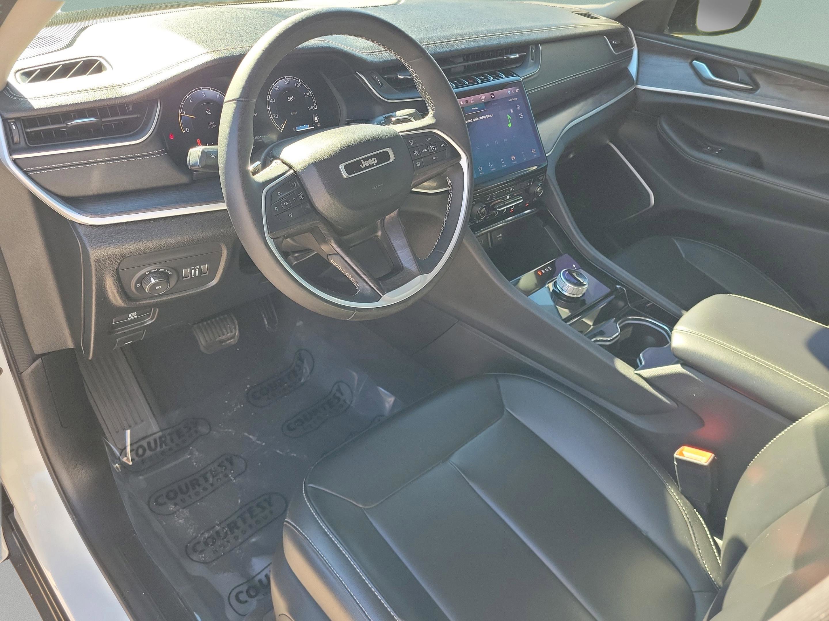 Used 2023 Jeep Grand Cherokee L Limited w/ Black Appearance Package image 24