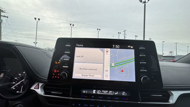 Used 2023 Toyota Sienna XSE image 18