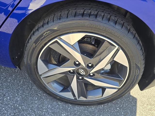 Certified 2023 Hyundai Elantra Limited w/ Winter Weather Package image 12