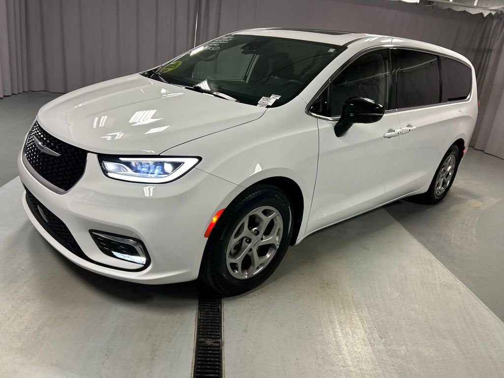 Used 2024 Chrysler Pacifica Limited FWD video 3