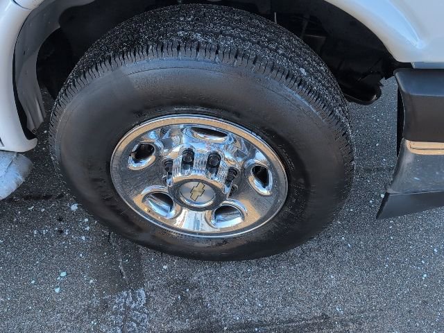 Used 2024 Chevrolet Express 2500 w/ Driver Convenience Package image 12