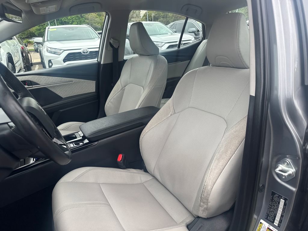 Used 2025 Toyota Camry XLE AWD/4WD image 14