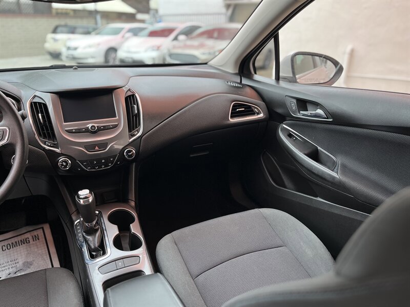 Used 2017 Chevrolet Cruze LT w/ Convenience Package image 21