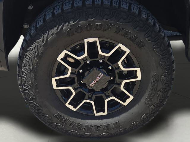 Used 2025 GMC Sierra 2500 AT4X AWD/4WD image 17