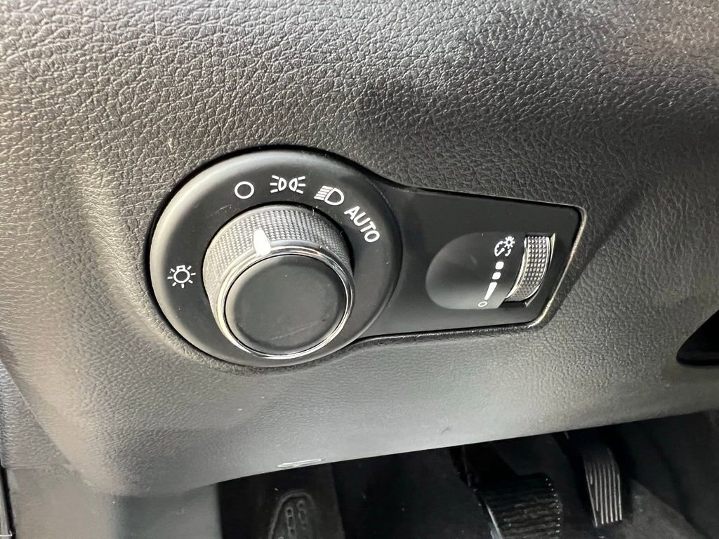 Used 2023 Jeep Compass Sport image 27