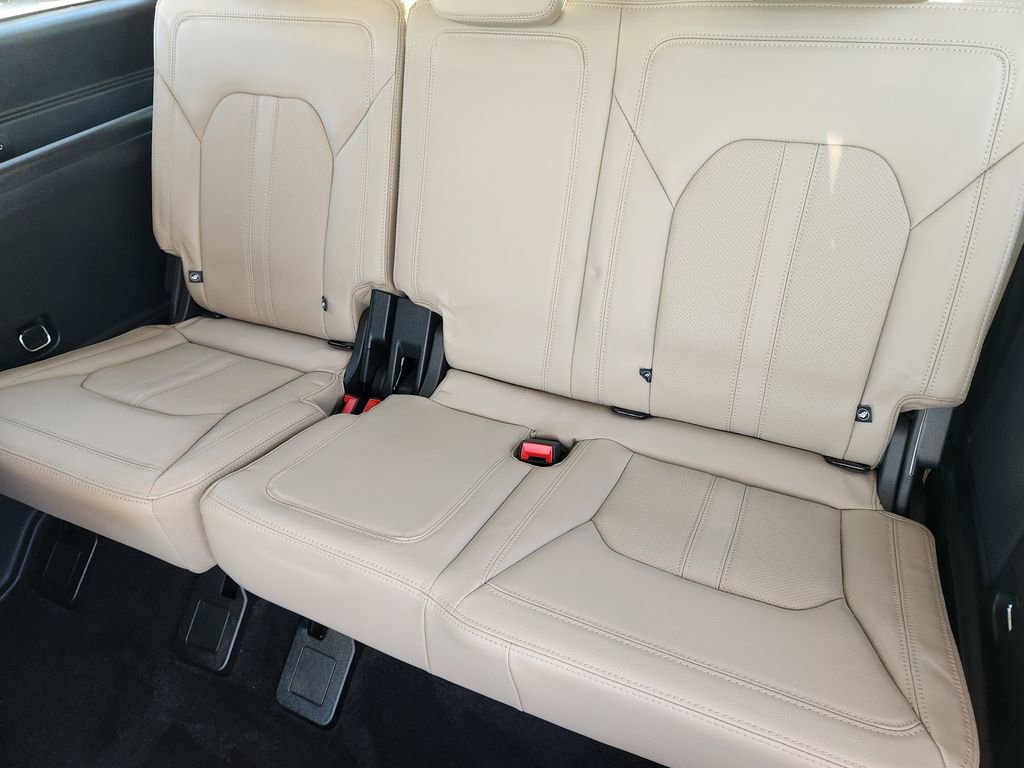 Used 2022 Ford Expedition Limited image 32