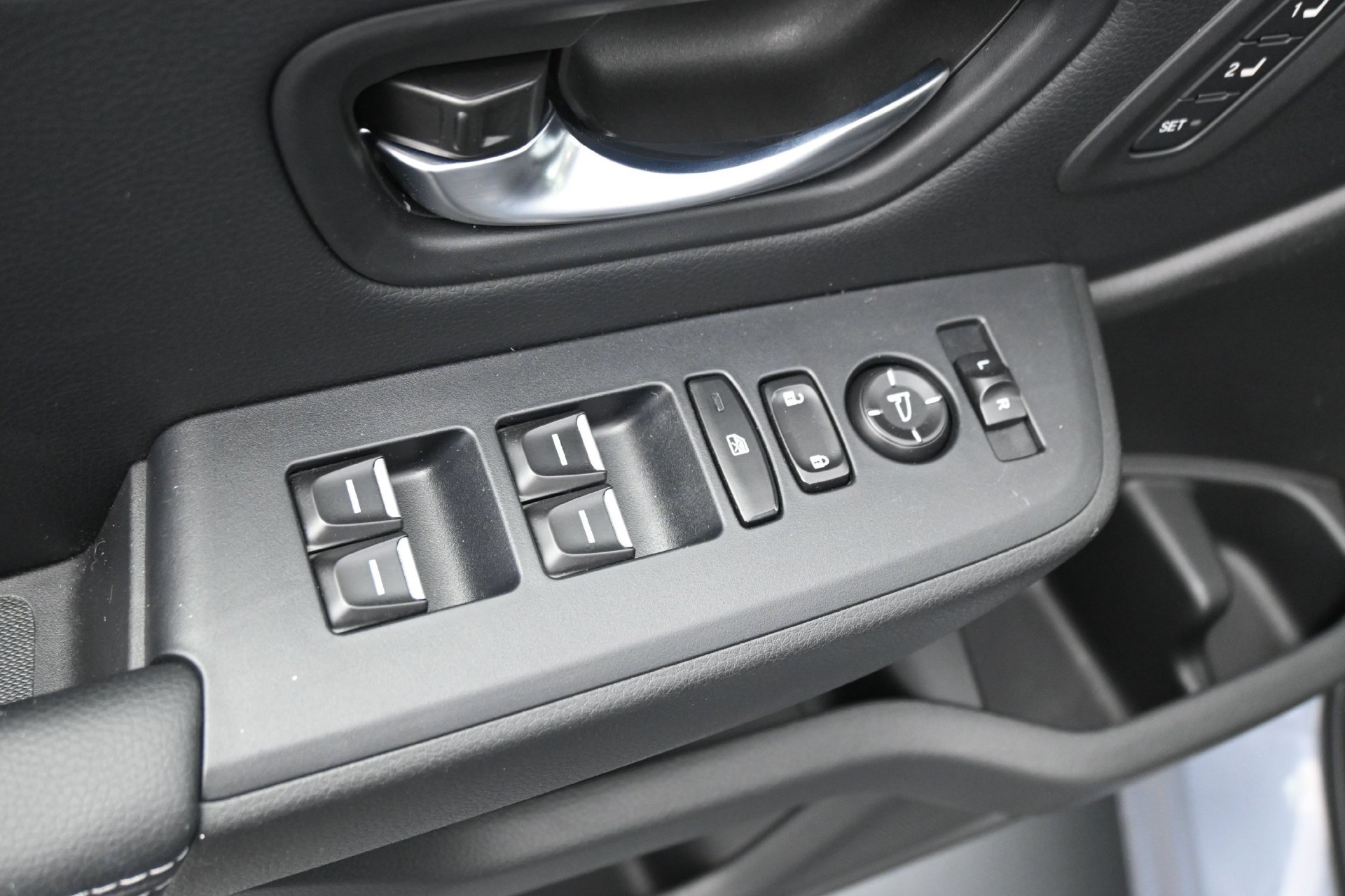 Used 2024 Honda Pilot Touring image 23