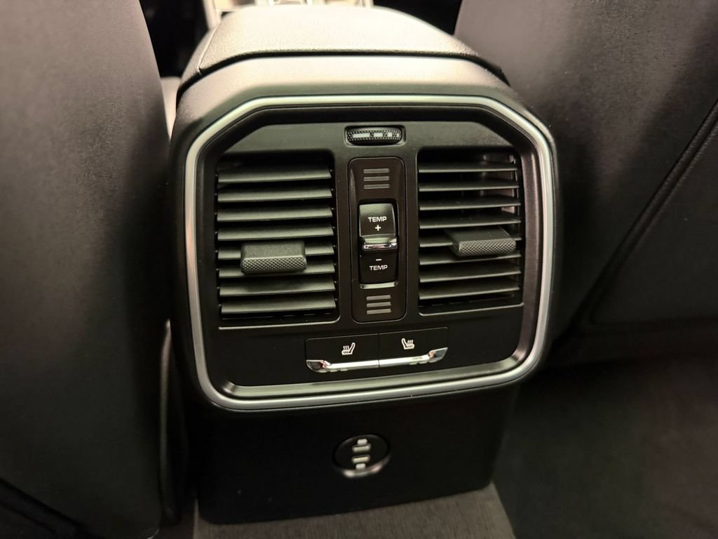 Certified 2026 Porsche Macan AWD/4WD image 15
