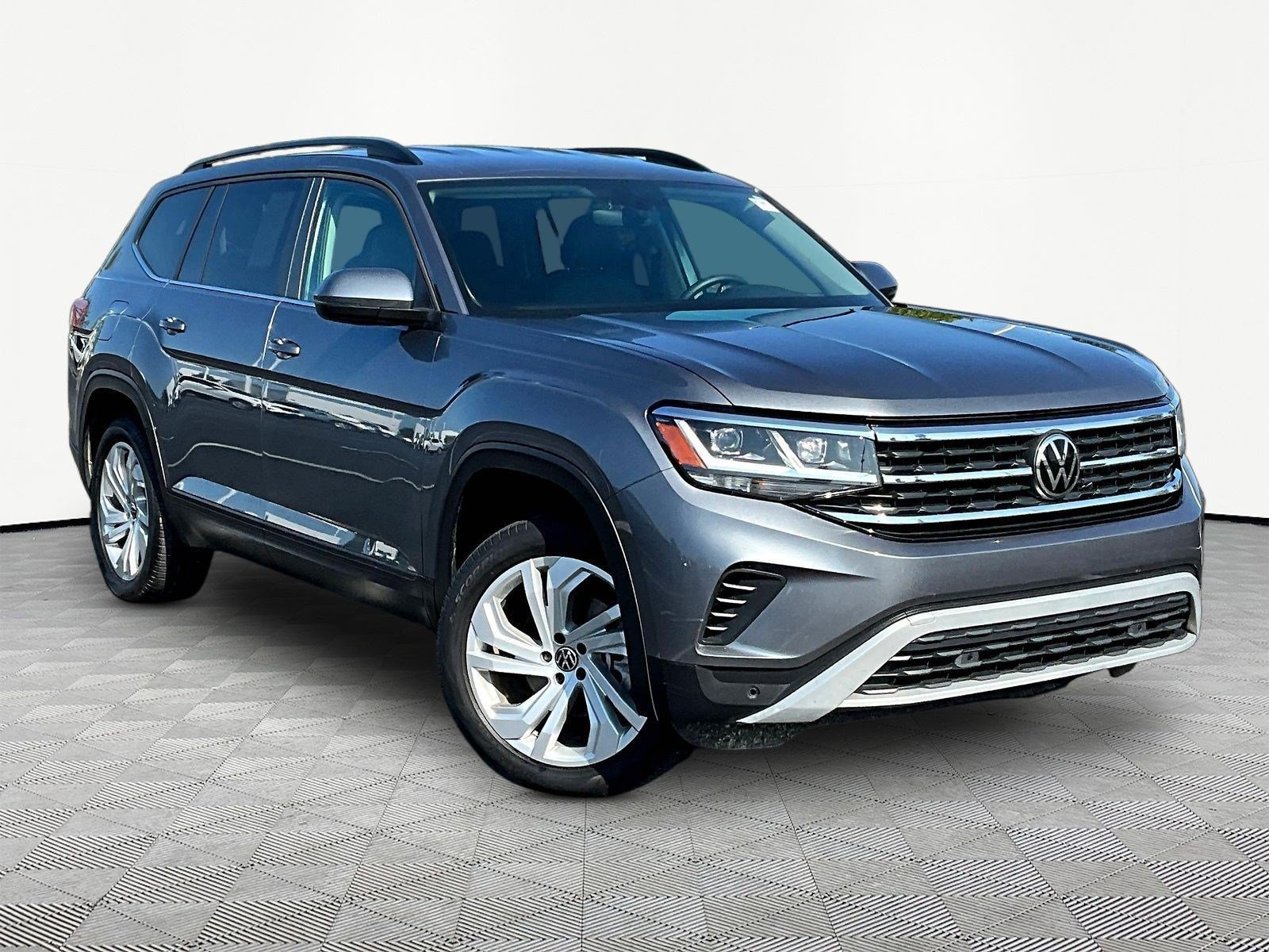 Used 2023 Volkswagen Atlas SE AWD/4WD image 3