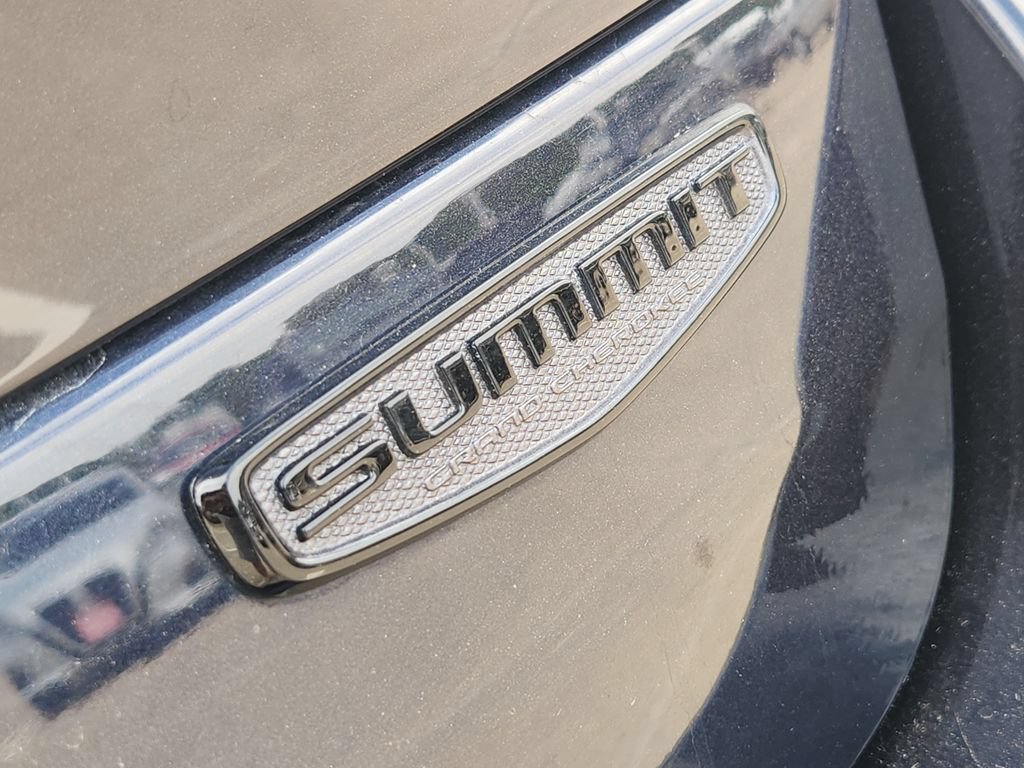 Used 2023 Jeep Grand Cherokee Summit AWD/4WD image 14