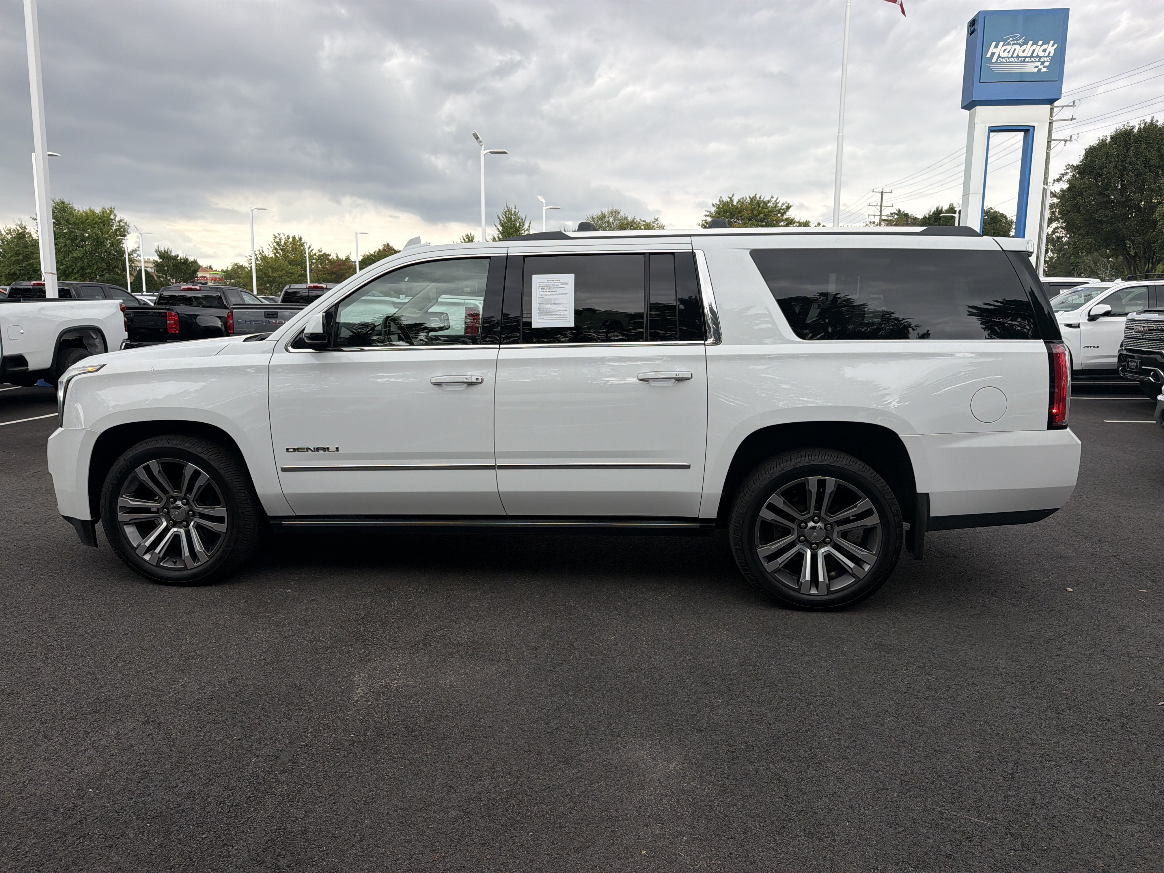 Used 2020 GMC Yukon XL Denali w/ Denali Ultimate Package AWD/4WD image 7