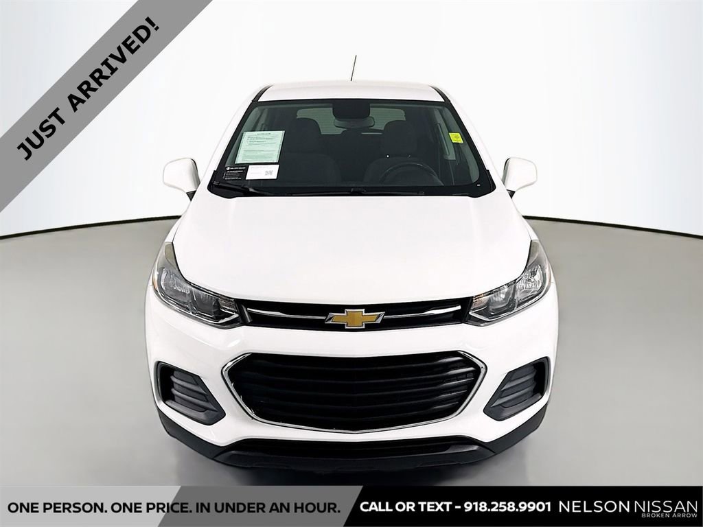 Used 2022 Chevrolet Trax LS w/ Tint and Cruise Package AWD/4WD image 2