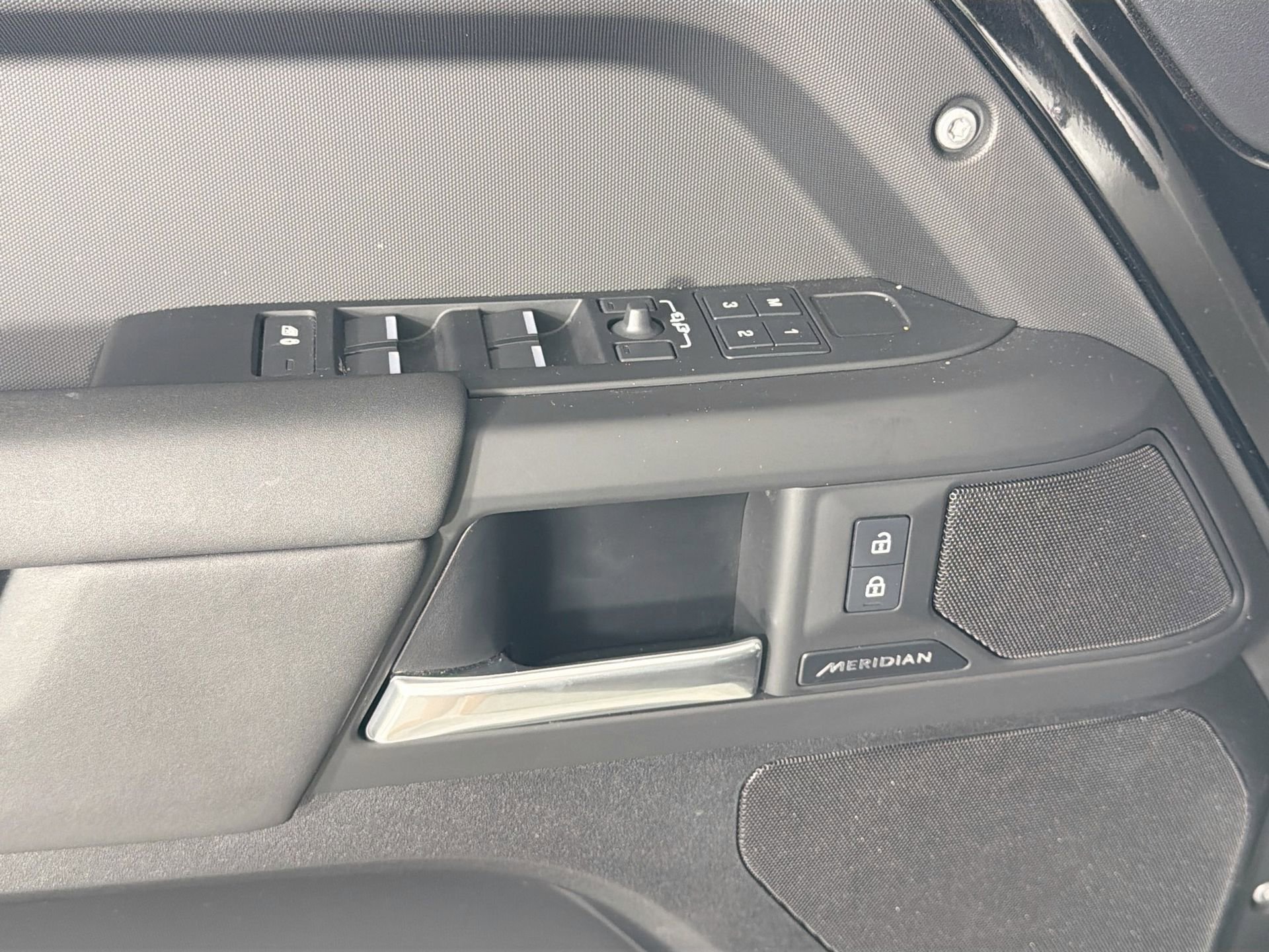 Certified 2025 Land Rover Defender 110 S image 19