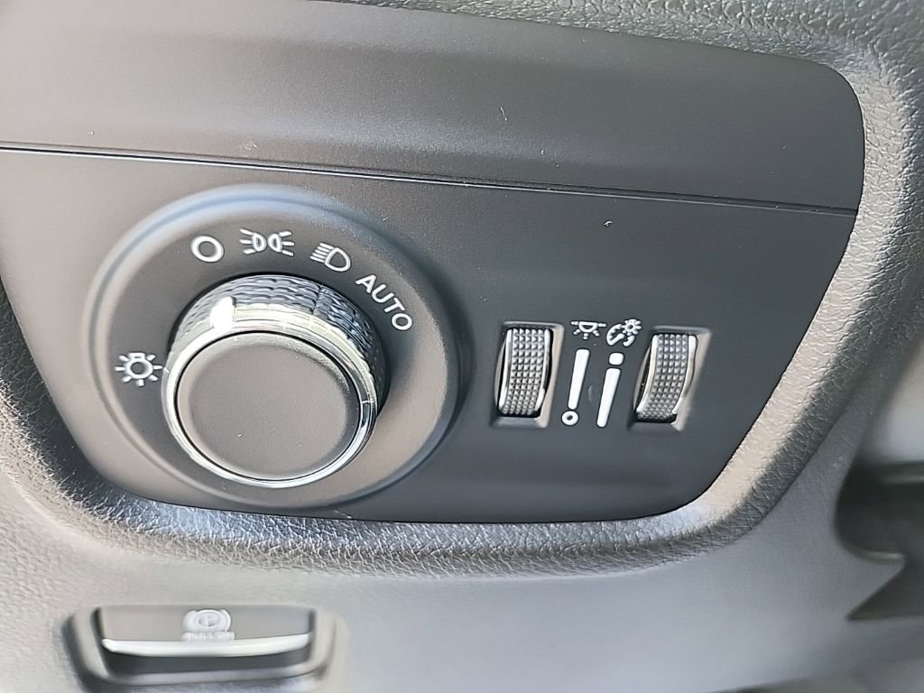 Certified 2023 Jeep Grand Cherokee Laredo image 23