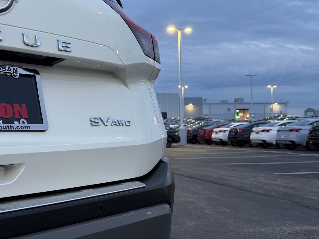 Used 2023 Nissan Rogue SV image 41