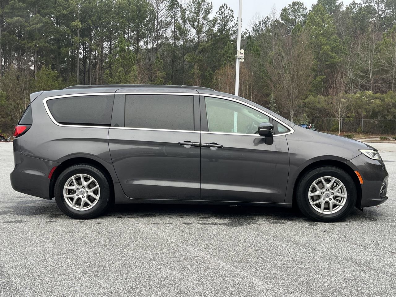 Used 2022 Chrysler Pacifica Touring-L image 25