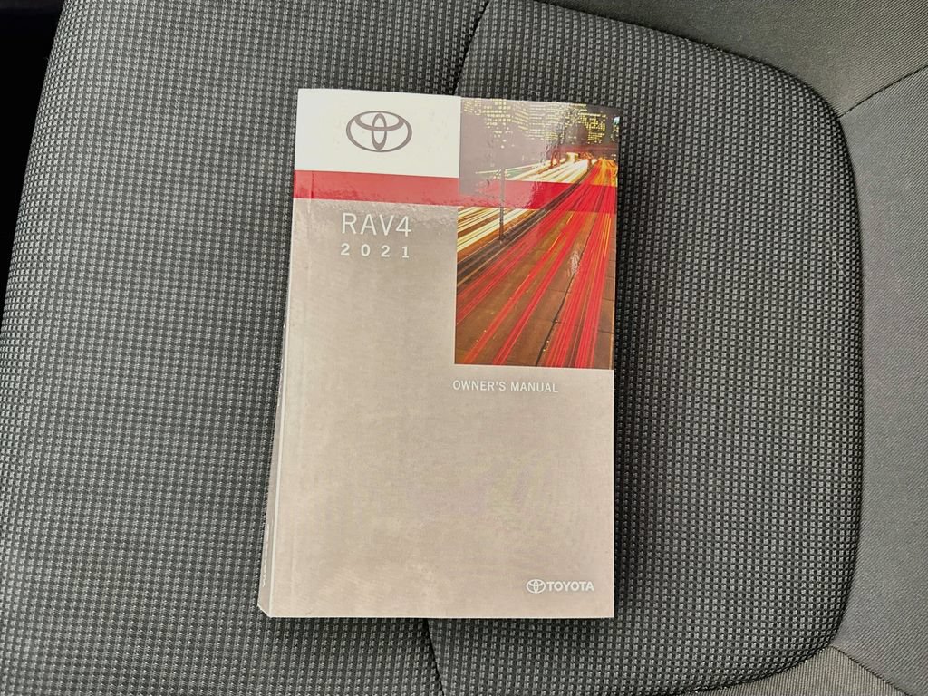 Used 2021 Toyota RAV4 LE AWD/4WD image 35