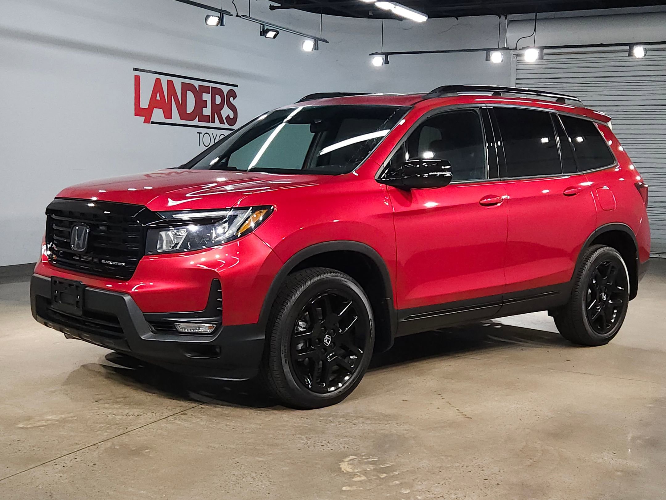 Used 2025 Honda Passport Black Edition image 3