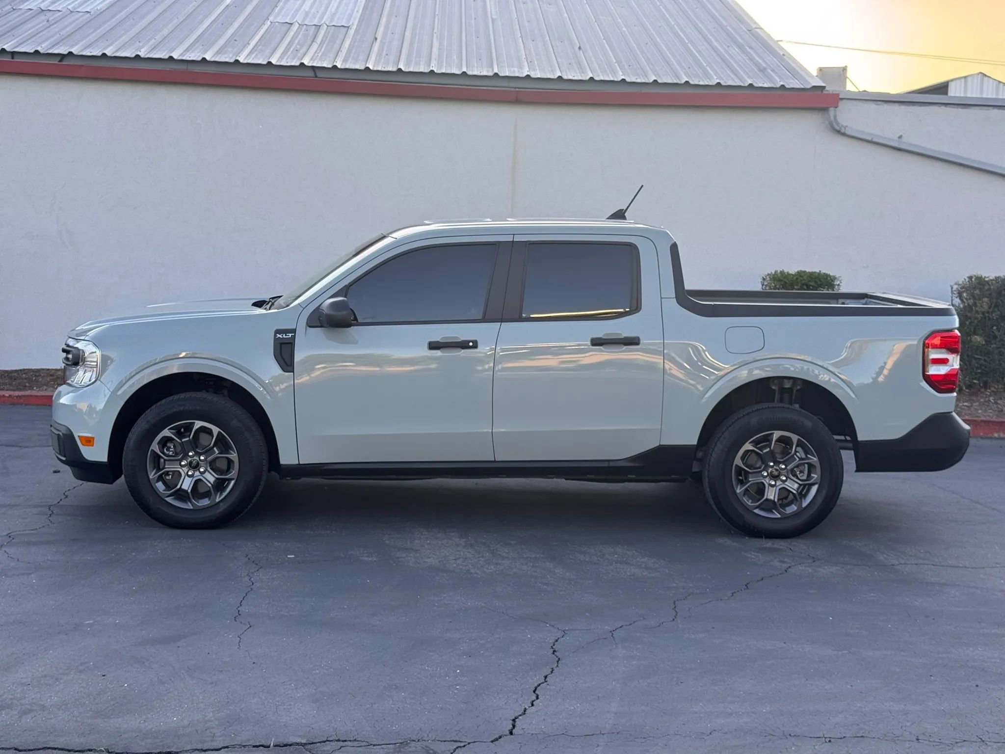 Used 2024 Ford Maverick XLT FWD image 3