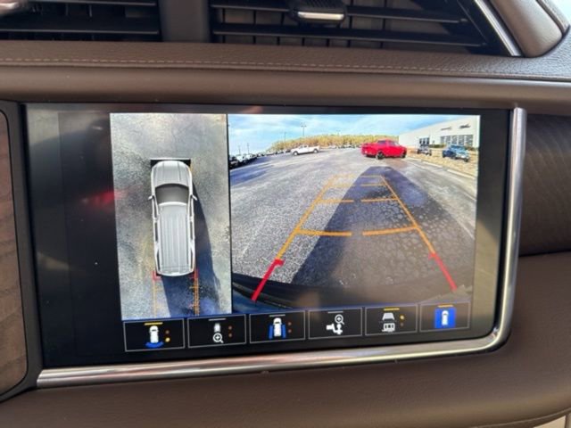 Used 2022 GMC Yukon XL Denali AWD/4WD image 13