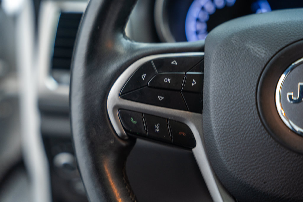 Used 2019 Jeep Grand Cherokee Altitude AWD/4WD image 31
