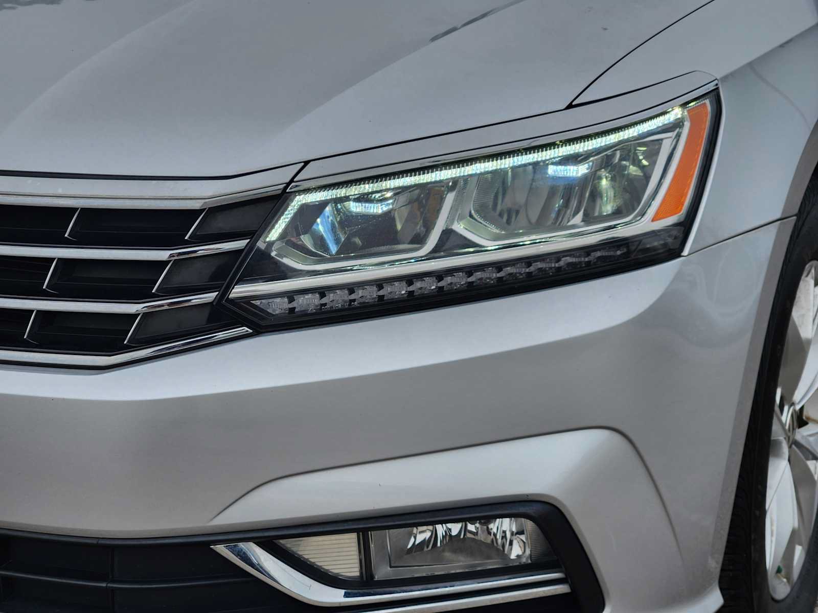 Used 2016 Volkswagen Passat 1.8T SE w/ Lighting Package (P06) FWD image 7