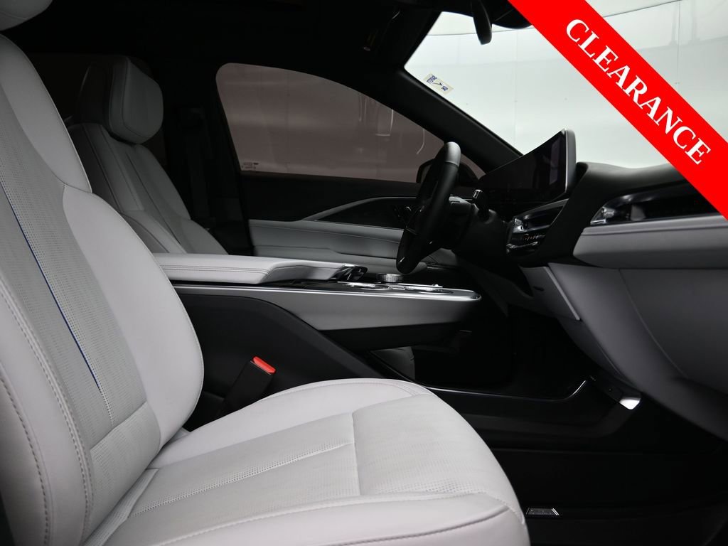 Used 2025 Cadillac Lyriq Sport image 16