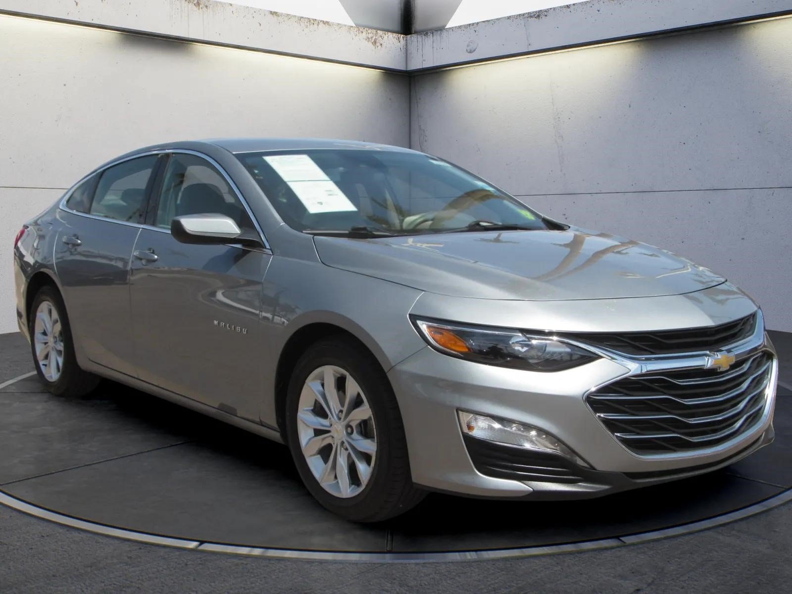 Used 2024 Chevrolet Malibu LT FWD image 2