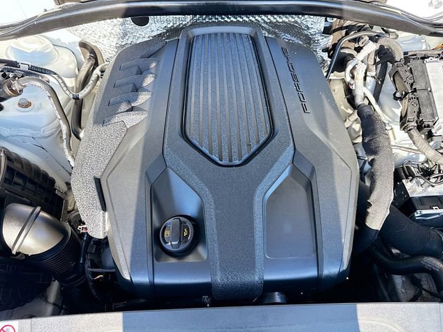 Used 2024 Porsche Macan AWD/4WD image 32