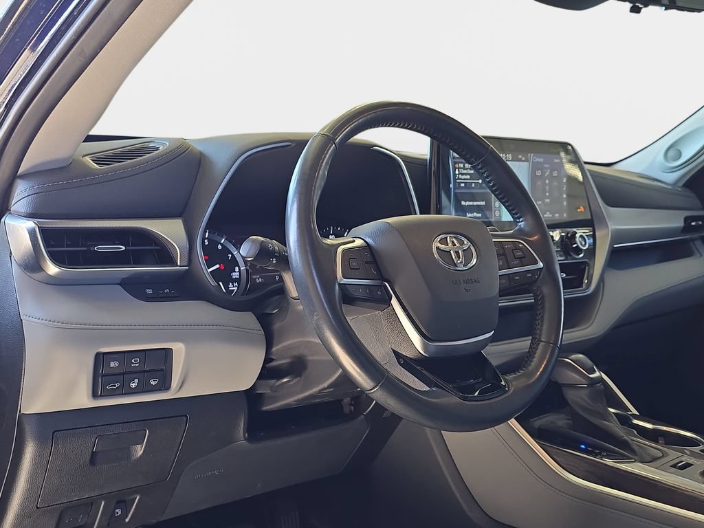 Used 2020 Toyota Highlander Platinum AWD/4WD image 18