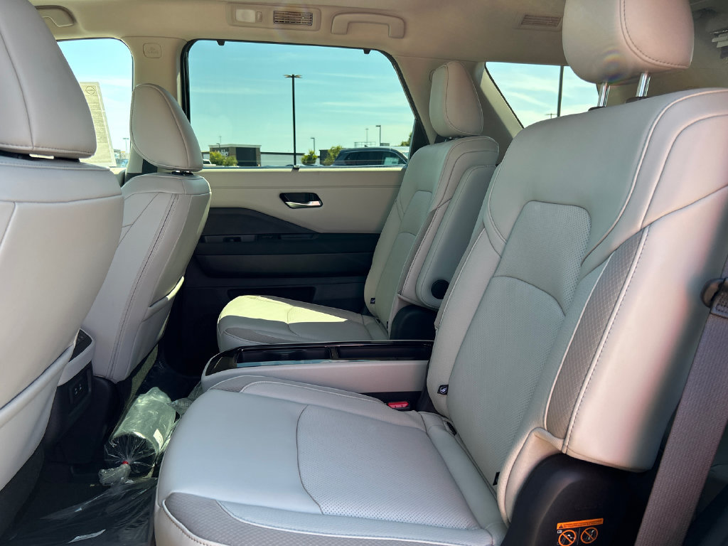 New 2026 Nissan Pathfinder SL w/ SL Premium Package FWD image 30